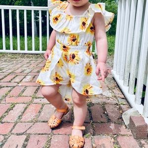 NWOT Sunflower daisy romper